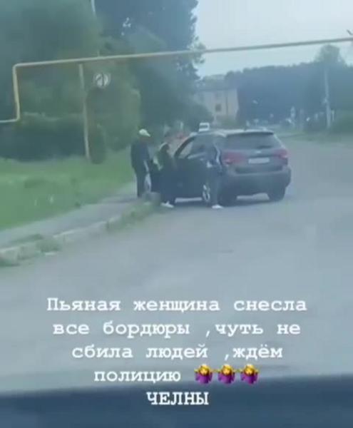 Штраф в 30 тысяч рублей грозит челнинке, которую выволокли из авто очевидцы