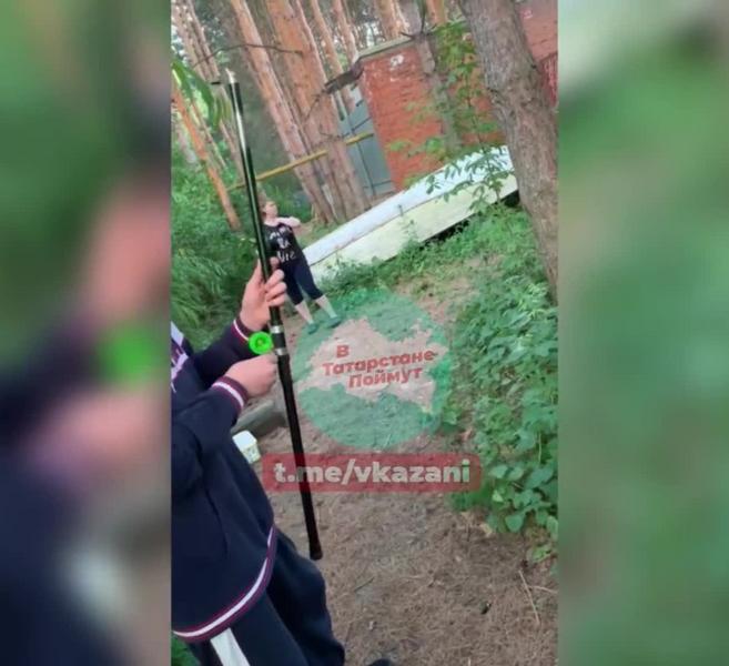 В казанском Боровом Матюшино мужчина набросился на рыбачащих подростков, раскидав их снасти