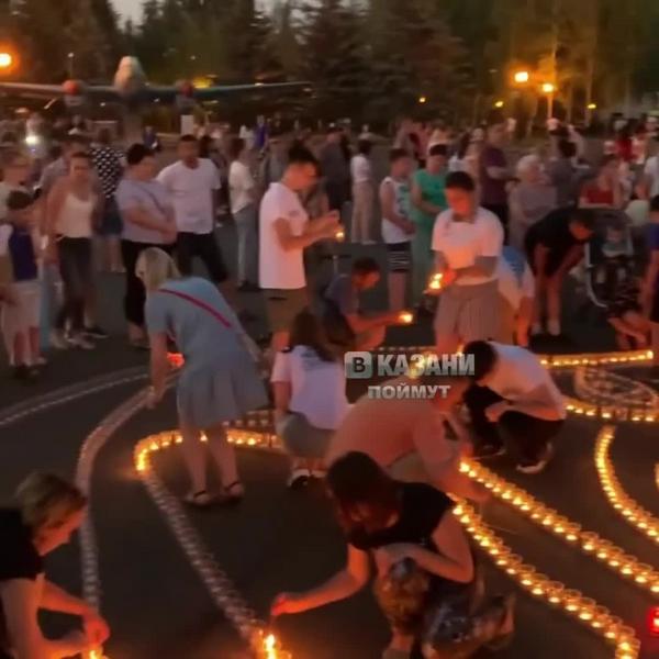 В День памяти и скорби молодёжь Татарстана выложила из свечей портрет Михаила Девятаева