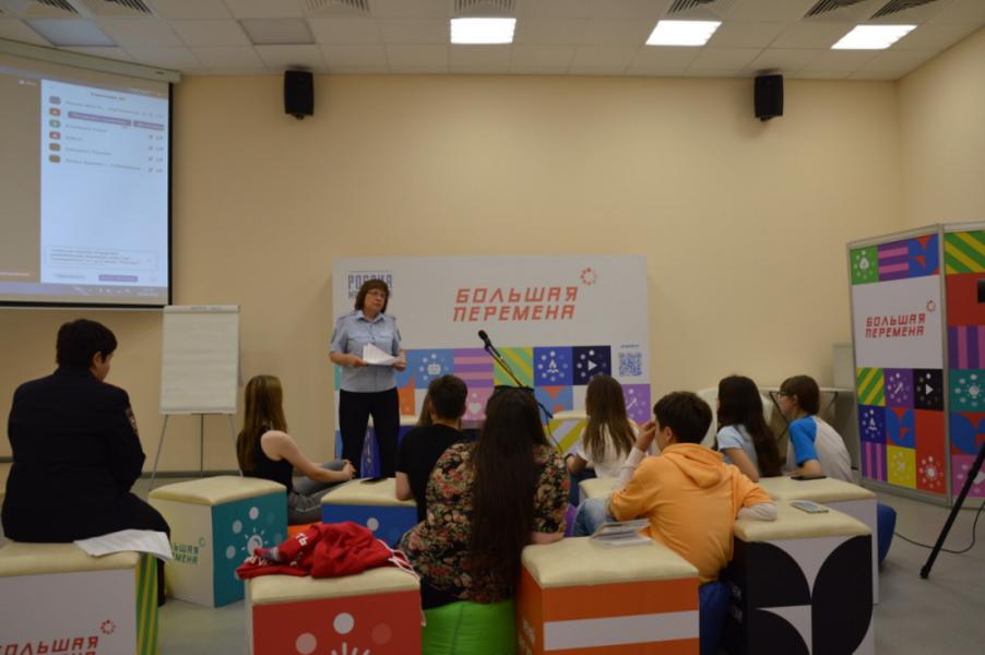 Полиция научила казанских подростков противостоять посягательствам