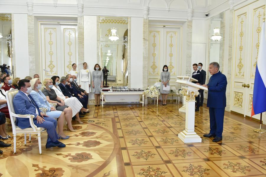 Государственные награды получили работники здравоохранения и Роспотребнадзора Татарстана