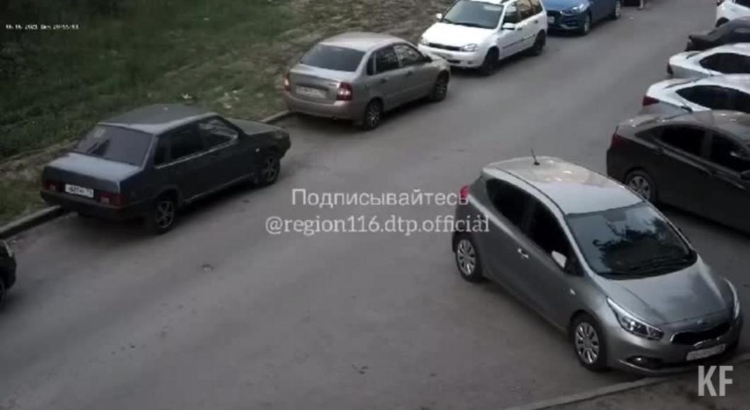 Казанцы негодуют от поведения автомобильного вандала