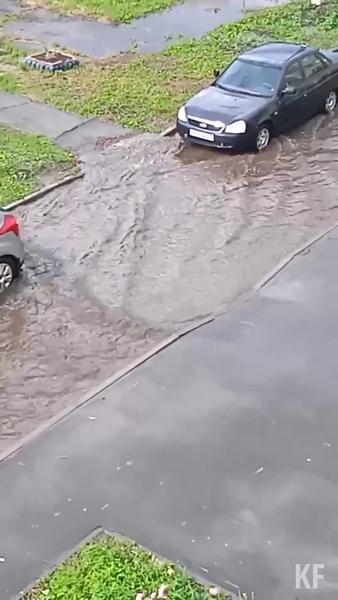 В Нижнекамске после сильного дождя затопило несколько улиц