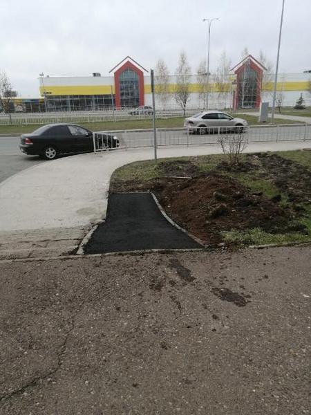 Челнинка предложила чиновникам проехать на инвалидной коляске по новым пандусам