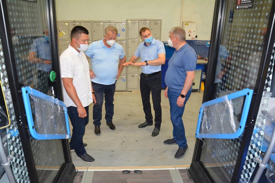 Наиль Магдеев посидел за рулем электробуса от КАМАЗа