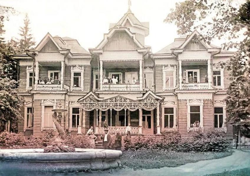 «Это же святое место!»: Нижнекамцы высказались в соцсетях о пожаре в усадьбе Стахеевых