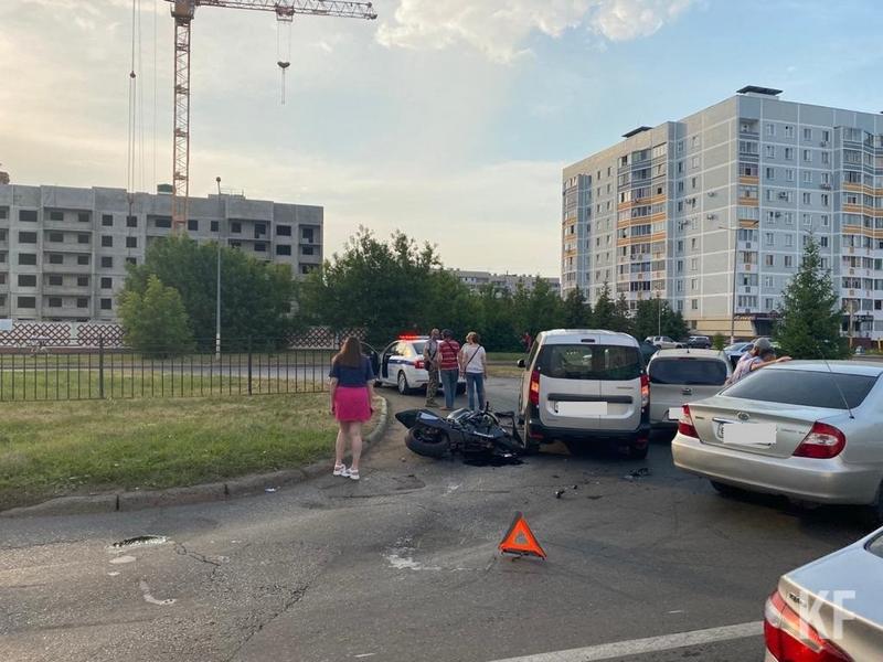 Попавший в ДТП в Нижнекамске байкер не имеет водительских прав