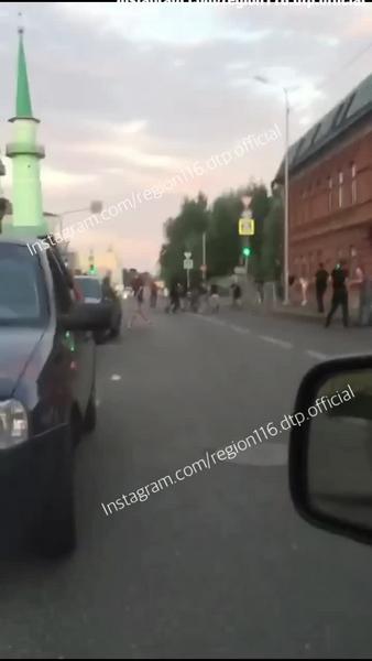 Полиция устанавливает обстоятельства массового побоища в Казани: парней доставили в отдел