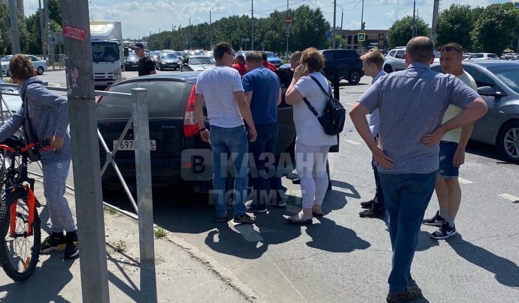 Беременная девушка пострадала при встречном столкновении легковушек в Казани