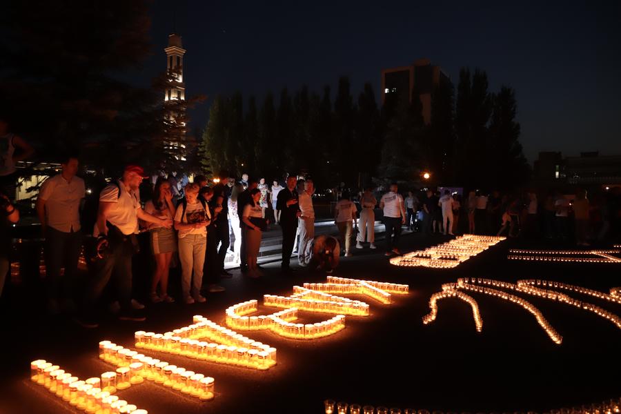 В День памяти и скорби молодёжь Татарстана выложила из свечей портрет Михаила Девятаева