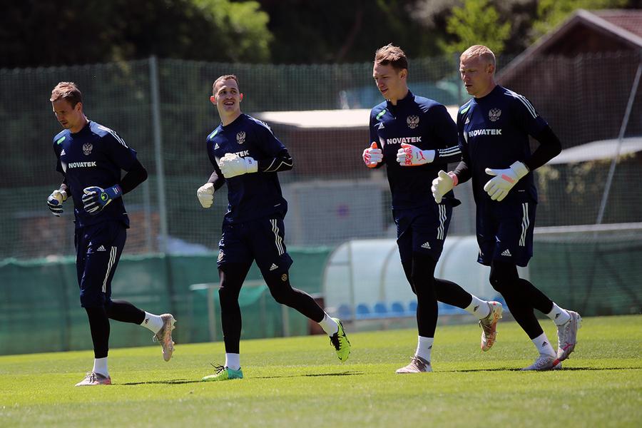 Три года назад играли в ФНЛ, а теперь едут на Евро в составе сборной России. Феномен Дюпина и Макарова