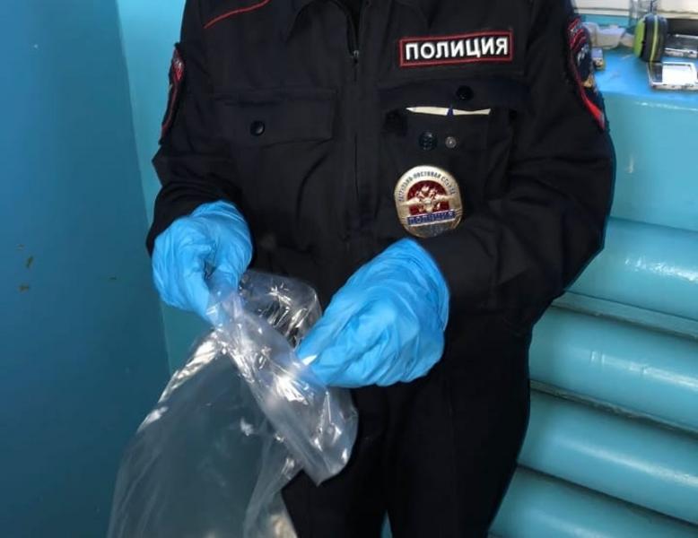 У пассажиров такси в Нижнекамске полицейские нашли наркотики