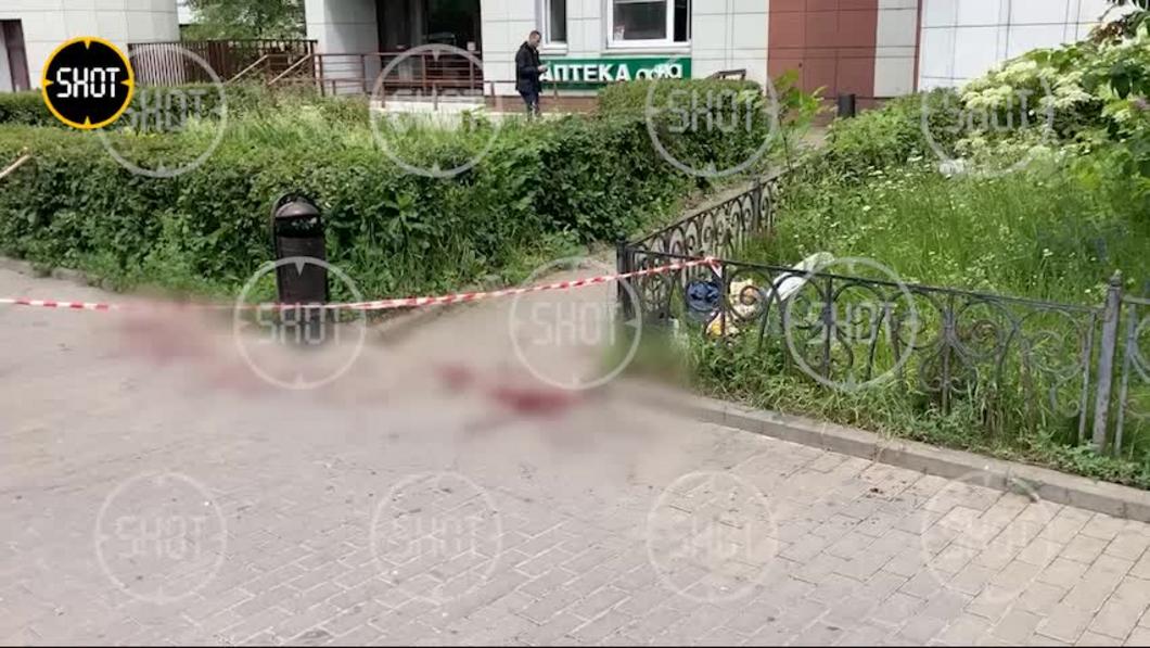 В Москве босоногий мужчина ранил ножом двоих прохожих у храма