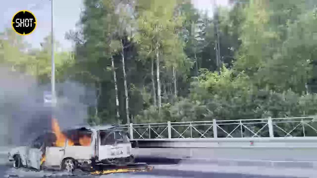 Двое детей сгорели в машине после аварии в Ленинградской области