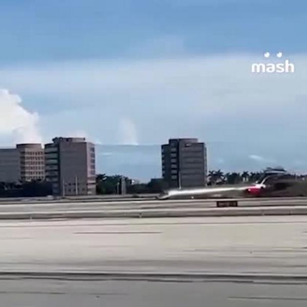 Загорелся самолет в аэропорту Майами