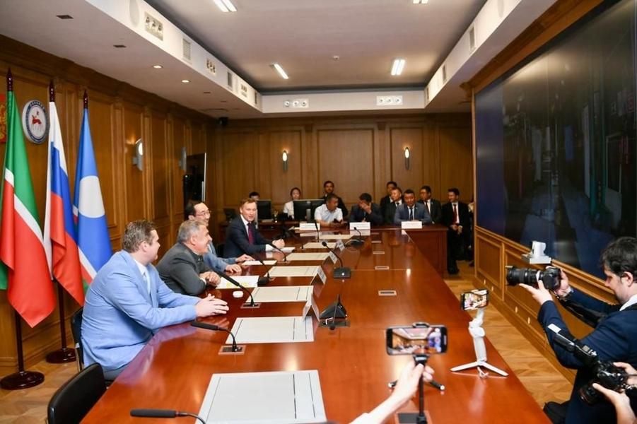 Президент Татарстана вместе с главой Якутии поучаствовали в эксплуатации гибридной электростанции в городе Верхоянске