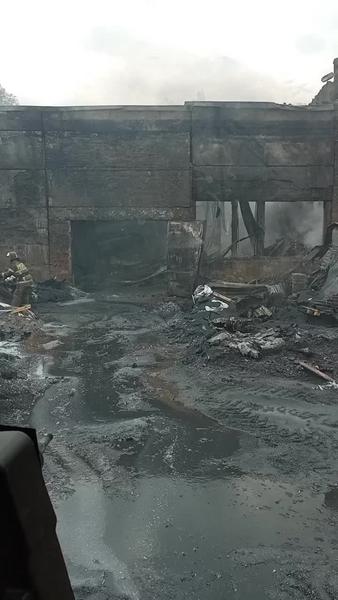 Рабочий снял на видео последствия масштабного пожара на складе «Алтынполимера» Челнов