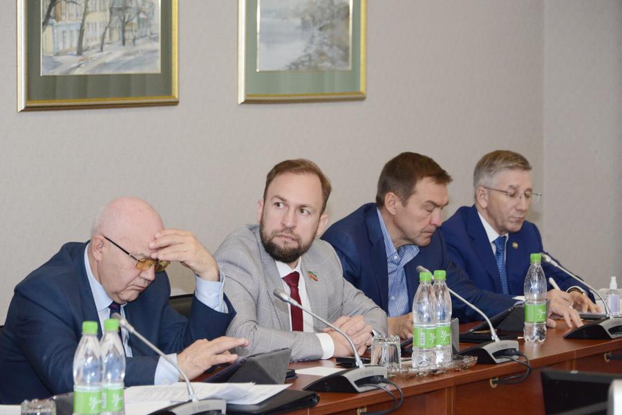 «Если дополнительные санкции не введут, то бюджет будет стабильно исполняться»: шоки этого года не отразились на сборе налогов в Татарстане «Если дополнительные санкции не введут, то бюджет будет стабильно исполняться»: шоки этого года не отразились на сборе налогов в Татарстане