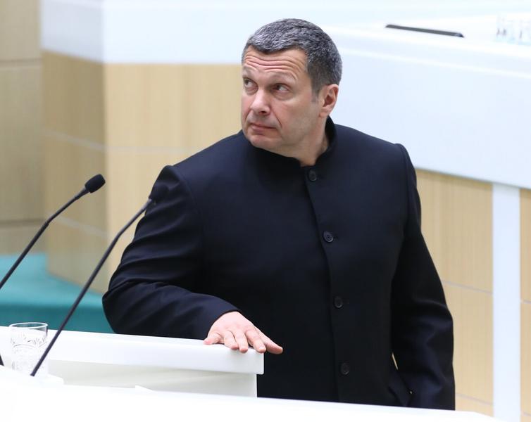 «Культивирование чуждых россиянам идеалов не должно осуществляться в школьной среде»