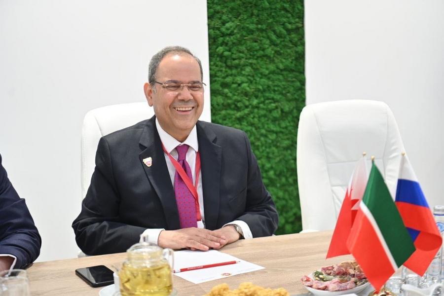 Минниханов встретился с Чрезвычайным и Полномочным Послом Королевства Бахрейн в России