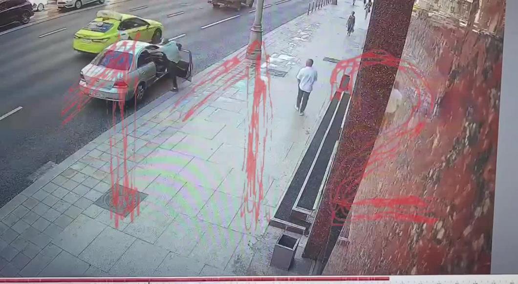 Таксист напал с ножом на пассажира в Москве за отказ выйти из машины