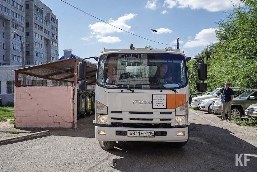 «Что за дерьмо вы привезли?»: жители Куюков возмущены чужим мусором в своих контейнерах