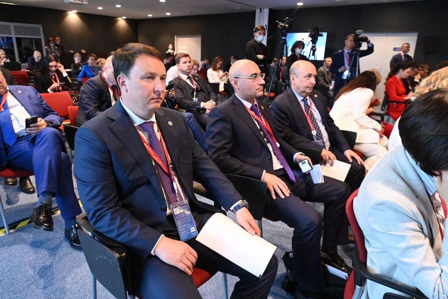 «Для нас важно наладить тесное взаимодействие с лидерами отечественной ИТ-индустрии»: чем Татарстан занимается на ПМЭФ