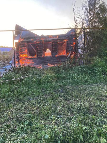 Из-за неосторожного обращения с огнем в Нижнекамском районе сгорел заброшенный дом
