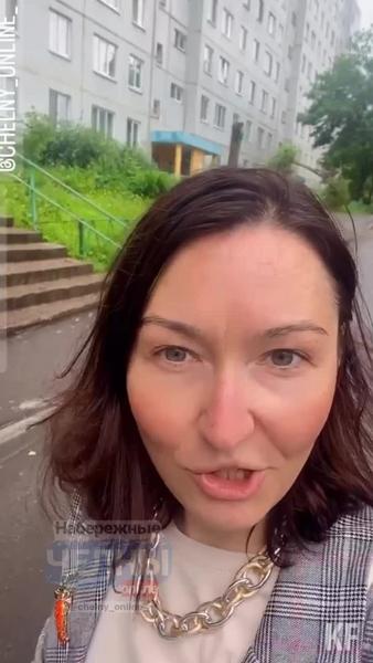 «Слава богу, не убили»: челнинка обвинила подростков в том, что те бросали с крыши кирпичи