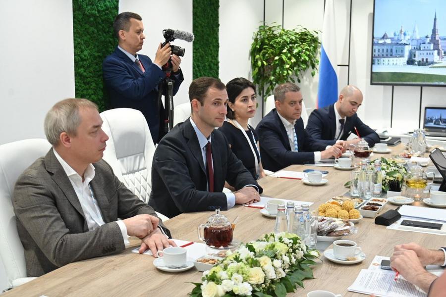 «Для нас важно наладить тесное взаимодействие с лидерами отечественной ИТ-индустрии»: чем Татарстан занимается на ПМЭФ