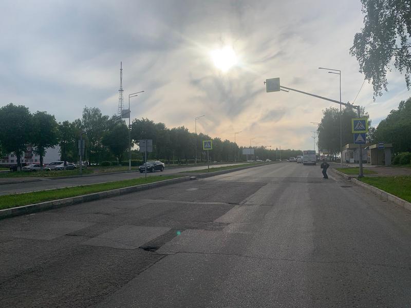 На проспекте Вахитова в Нижнекамске водитель сбил электросамокатчика и скрылся На проспекте Вахитова в Нижнекамске водитель сбил электросамокатчика и скрылся