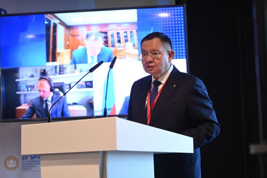 «Для нас важно наладить тесное взаимодействие с лидерами отечественной ИТ-индустрии»: чем Татарстан занимается на ПМЭФ