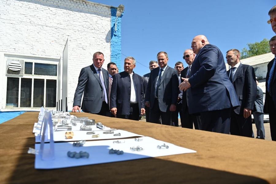 Минниханов, Патрушев и Комаров посетили посетили тетюшский механический завод КВЗ Минниханов, Патрушев и Комаров посетили посетили тетюшский механический завод КВЗ