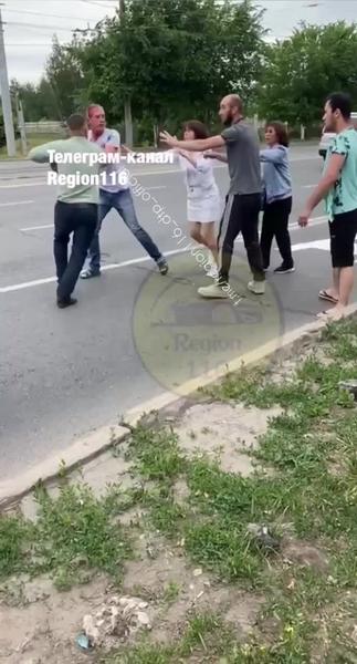 Водители устроили драку на Сибирском тракте в Казани