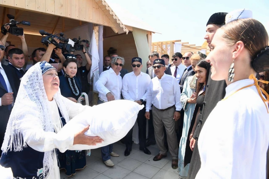 Рустам Минниханов поприветствовал участников Сабантуя в Баку