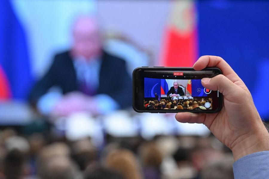 Минниханов поделился фотографиями с форума министров образования