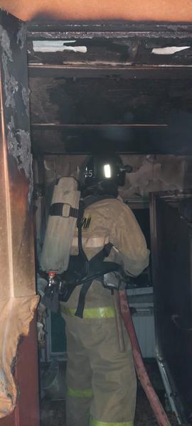 Дознаватели устанавливают причину произошедшего в Альметьевске на Колхозной пожара