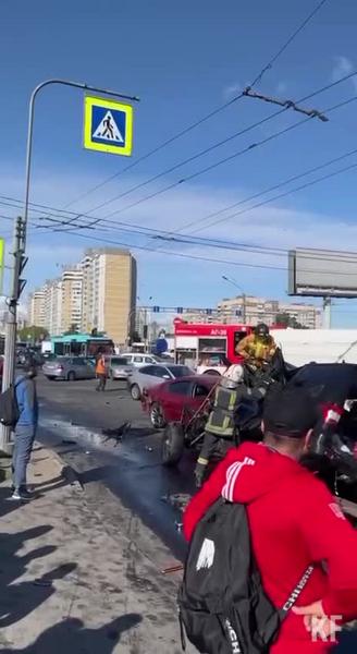 Появилось видео с места массового ДТП в Санкт-Петербурге, в котором пострадали 16 человек