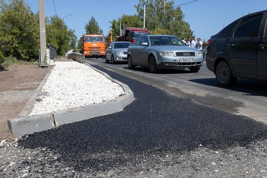 Метшин проинспектировал ход ремонта дорог на улицах Борисковской и Ново-Давликеевской в Приволжском районе