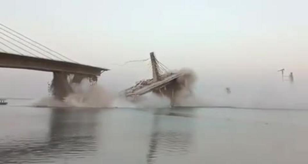 В сеть попали кадры обрушения моста в Индии стоимостью 200 млн долларов