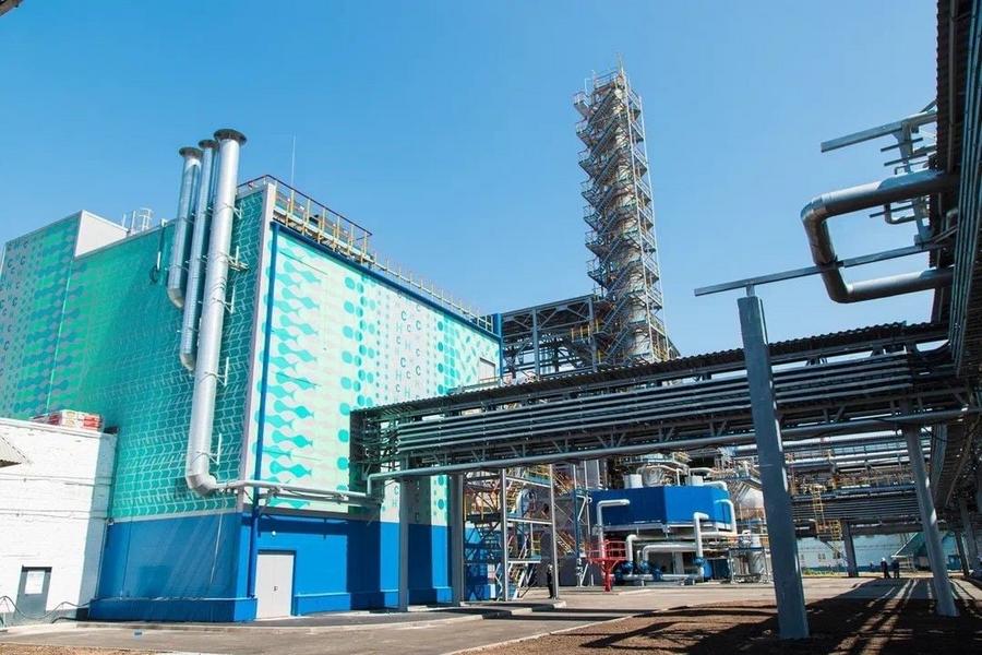 На «Нижнекамскнефтехиме» появился мурал по выпуску каучуков