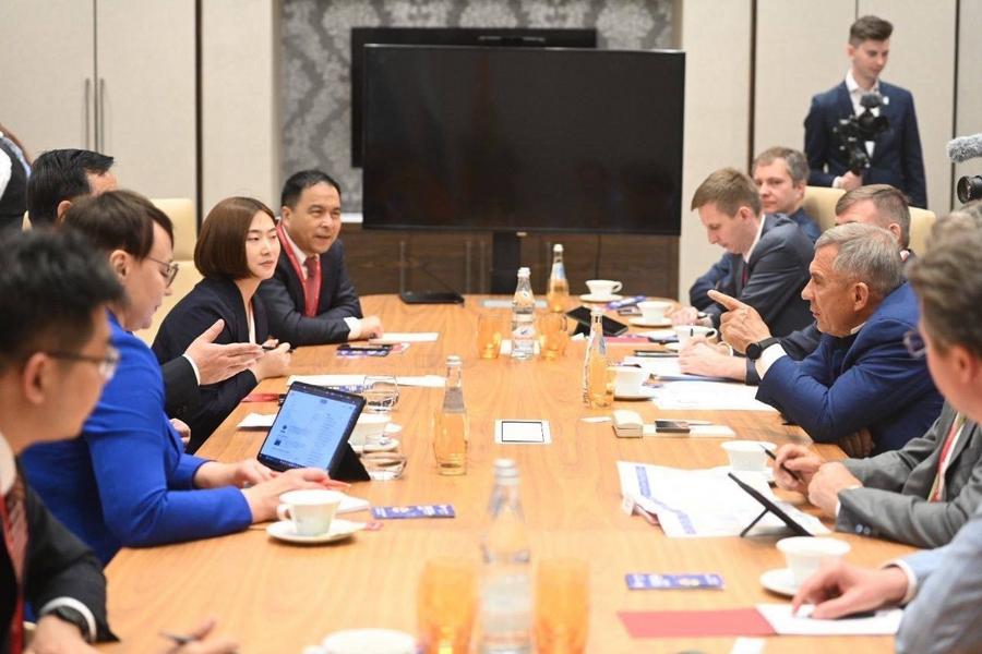 Минниханов встретился с председателем китайской химико-инжиниринговой группы CNCEC
