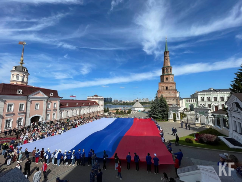 Парад дружбы народов прошел в Казани в честь Дня России