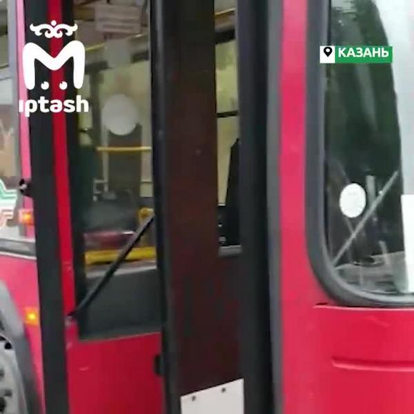 В Казани пассажиры автобуса сдали пьяного водителя полицейским