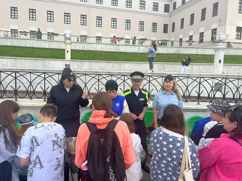 В Госавтоинспекции поздравили юных казанцев с Всемирным днем защиты детей