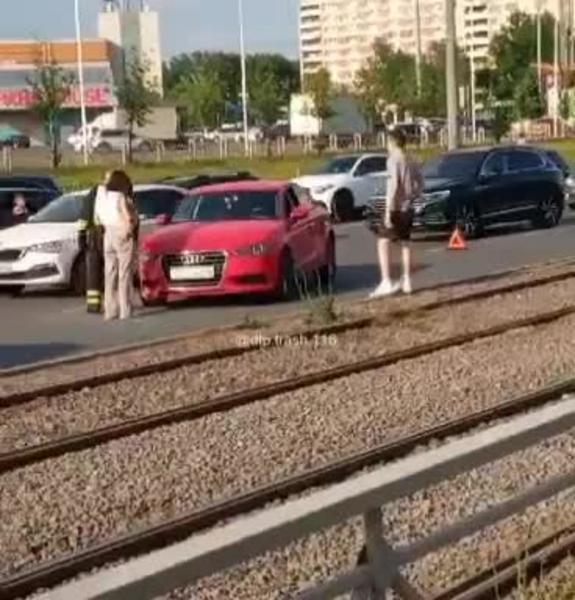 В массовом ДТП на улице Ямашева повреждения получили восемь автомобилей