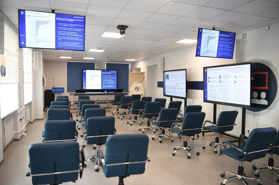 Минниханов осмотрел Центр непрерывного повышения профмастерства педагогических работников КФУ