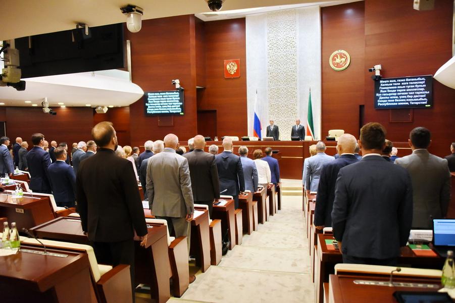 «Большая часть молодежи время проводит в телефоне — с этим нужно смириться»