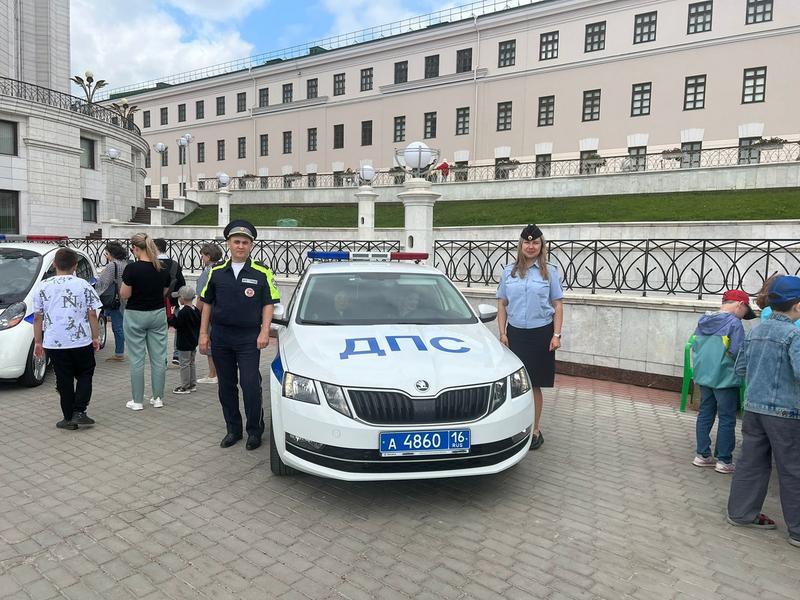 В Госавтоинспекции поздравили юных казанцев с Всемирным днем защиты детей