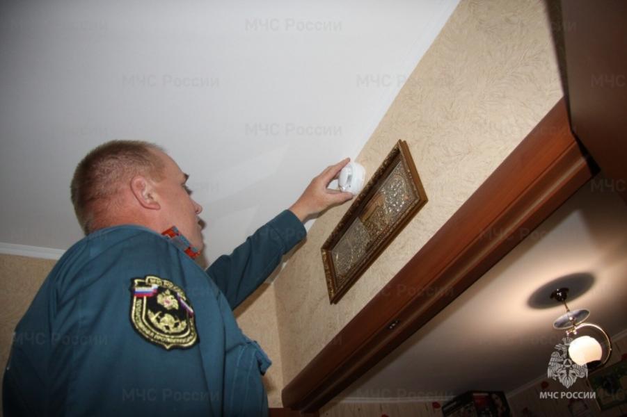 В Зеленодольске пожарные проводят профилактические рейды по жилым домам многодетных семей